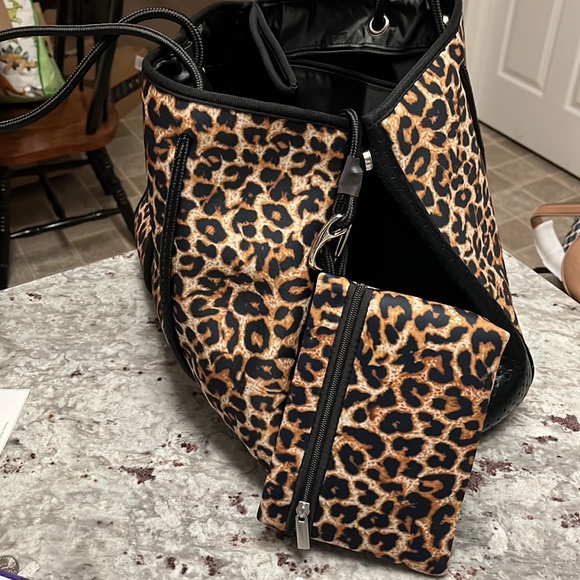 Neoprene Tote “Leopard Lady” NEW Bag - Picture 5 of 6